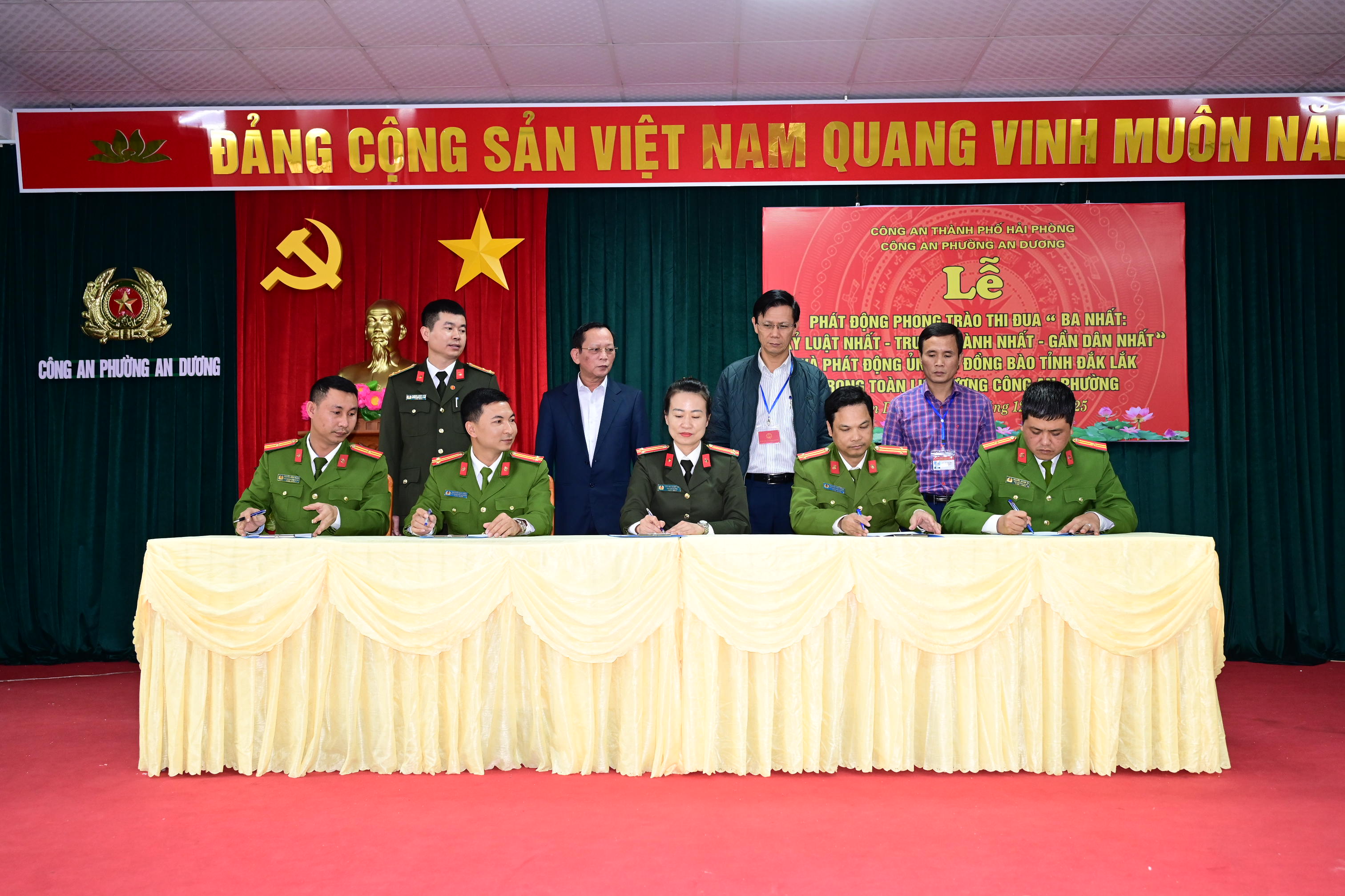 Công an phường An Dương:  Phát động Phong trào thi đua “Ba nhất” và ủng hộ đồng bào lũ lụt tỉnh Đắk Lắk 